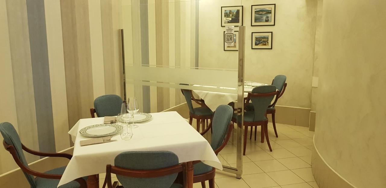 Pension Elisardo โนยา ภายนอก รูปภาพ