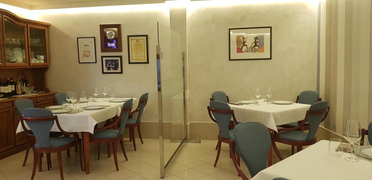 Pension Elisardo โนยา ภายนอก รูปภาพ